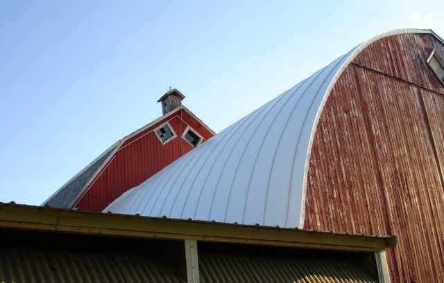 barn, standing seam double lock, sheet metal roofing, gothic, hip, white, agricultural, Culpitt roofing, Wisconsin, Minnesota