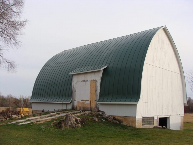green roof, green metal, double lock standing seam, sheet metal, metal roofing, gothic barn, agricultural, Culpitt roofing, Wisconsin, Minnesota