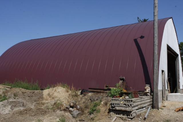 steel roof, tin roof, wisconsin, minnesota, sheet metal roofing, standing seam double lock Quonset agricultural barn red maroon brandywine culpitt
